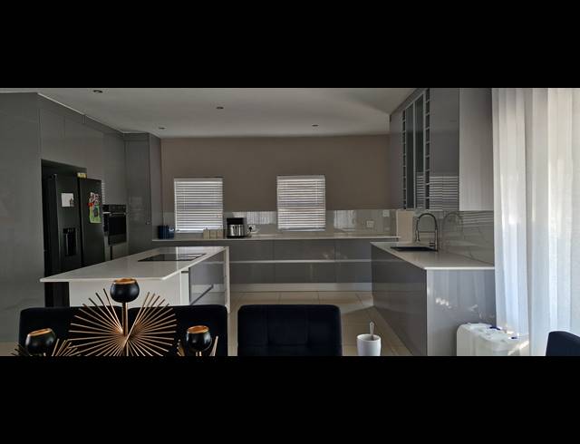 4 BEDROOM FREESTANDING FOR SALE IN SAVANNAH COUNTRY ESTATE
